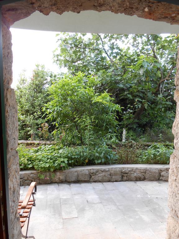 Tranquity Studio Apartment Ika Laurana Esterno foto