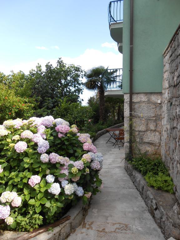 Tranquity Studio Apartment Ika Laurana Esterno foto