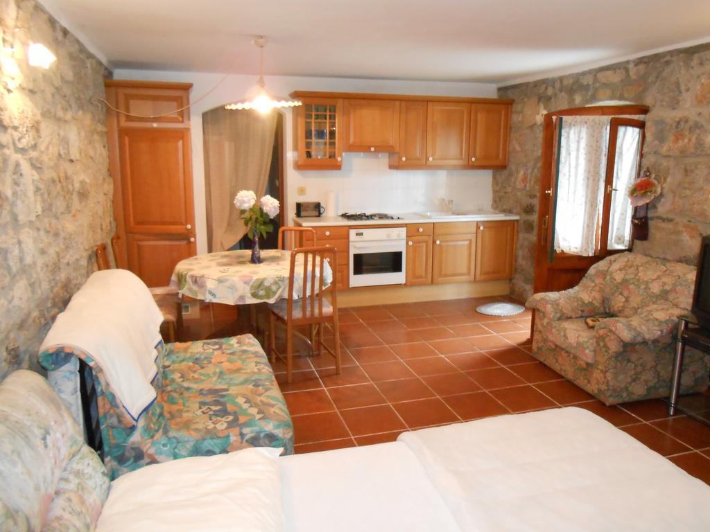 Tranquity Studio Apartment Ika Laurana Esterno foto