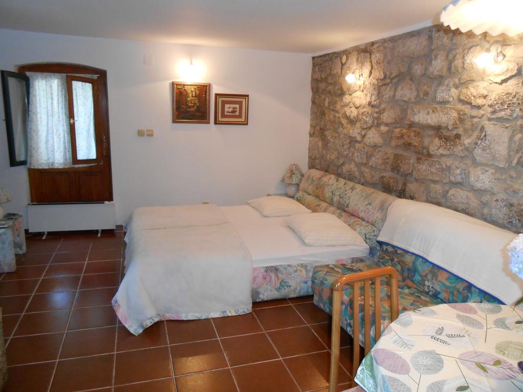 Tranquity Studio Apartment Ika Laurana Esterno foto