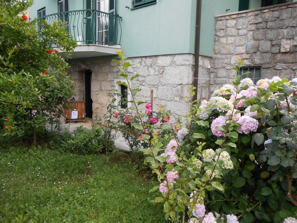 Tranquity Studio Apartment Ika Laurana Esterno foto
